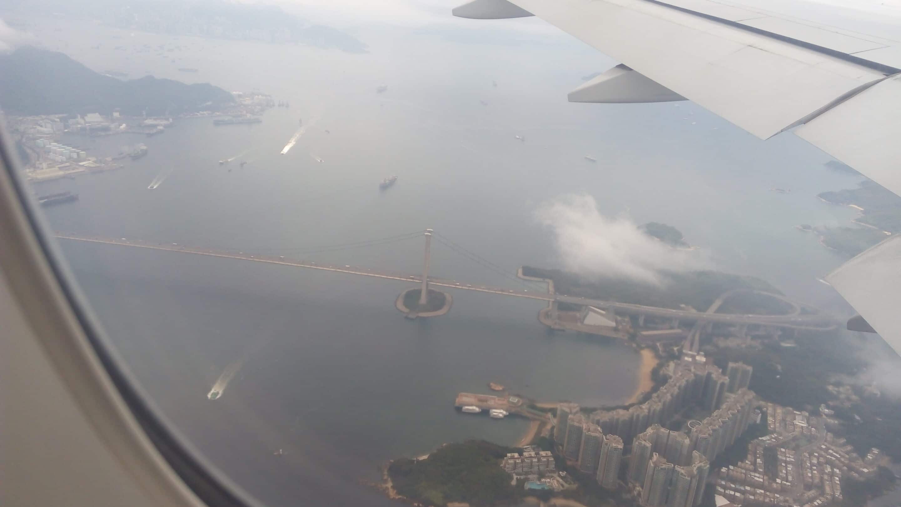 most pokračuje, ešte stále Hong Kong